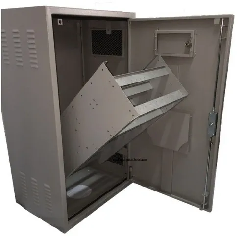Gabinetes metálicos fabricados pela Metalúrgica Toscano